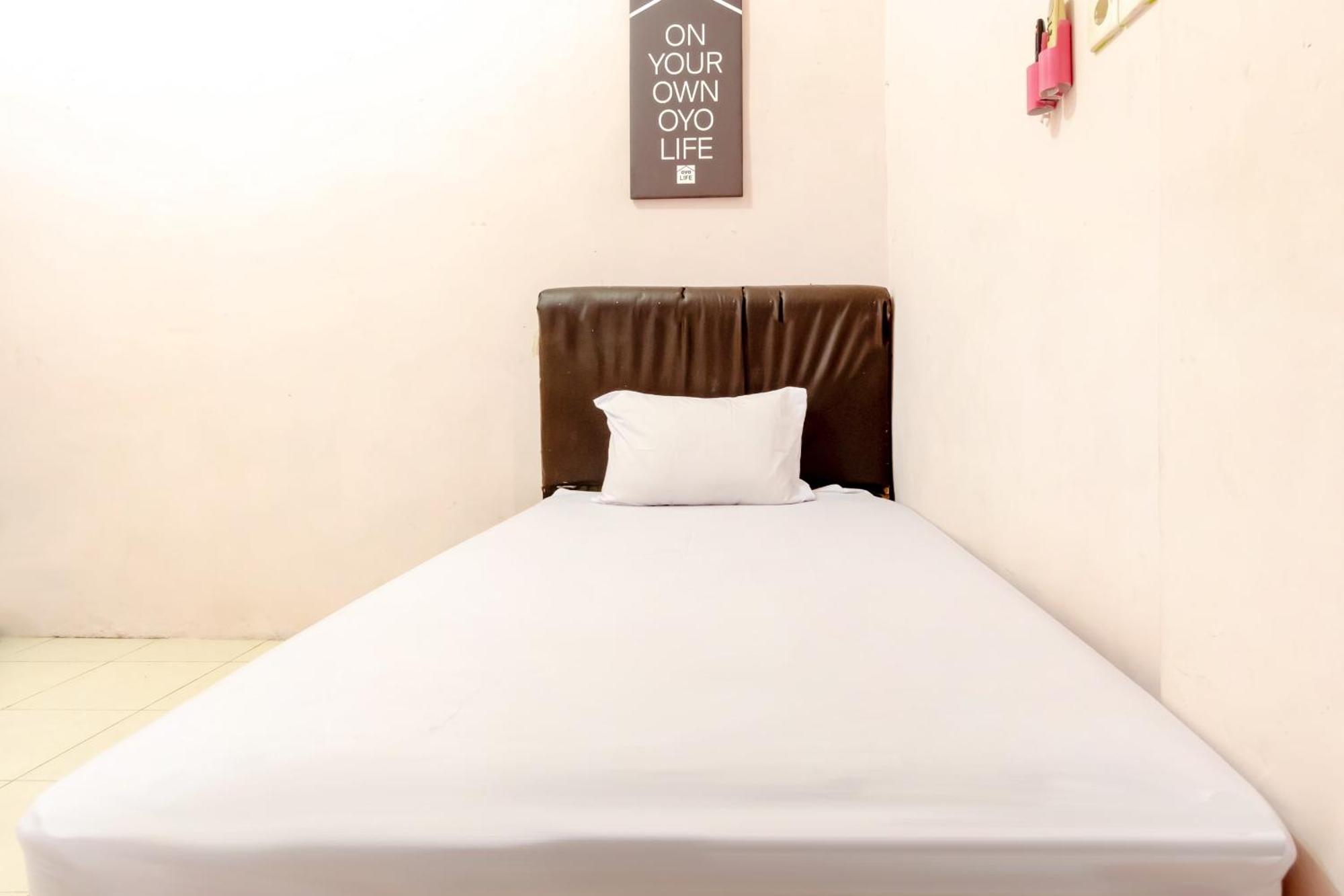 Oyo Life 1839 Samantha Kost Hotel Medan Exterior photo